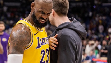 东契奇歌颂詹姆斯：他效率太高了！是詹姆斯一己之力带队逆转！