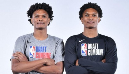 谁有他倒霉？大年的探花球队却交易来两大明星控卫，价值一路暴跌